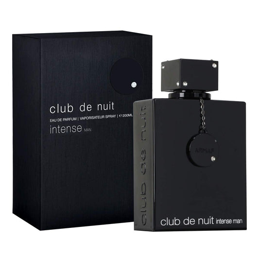 Club de nuit de intense man